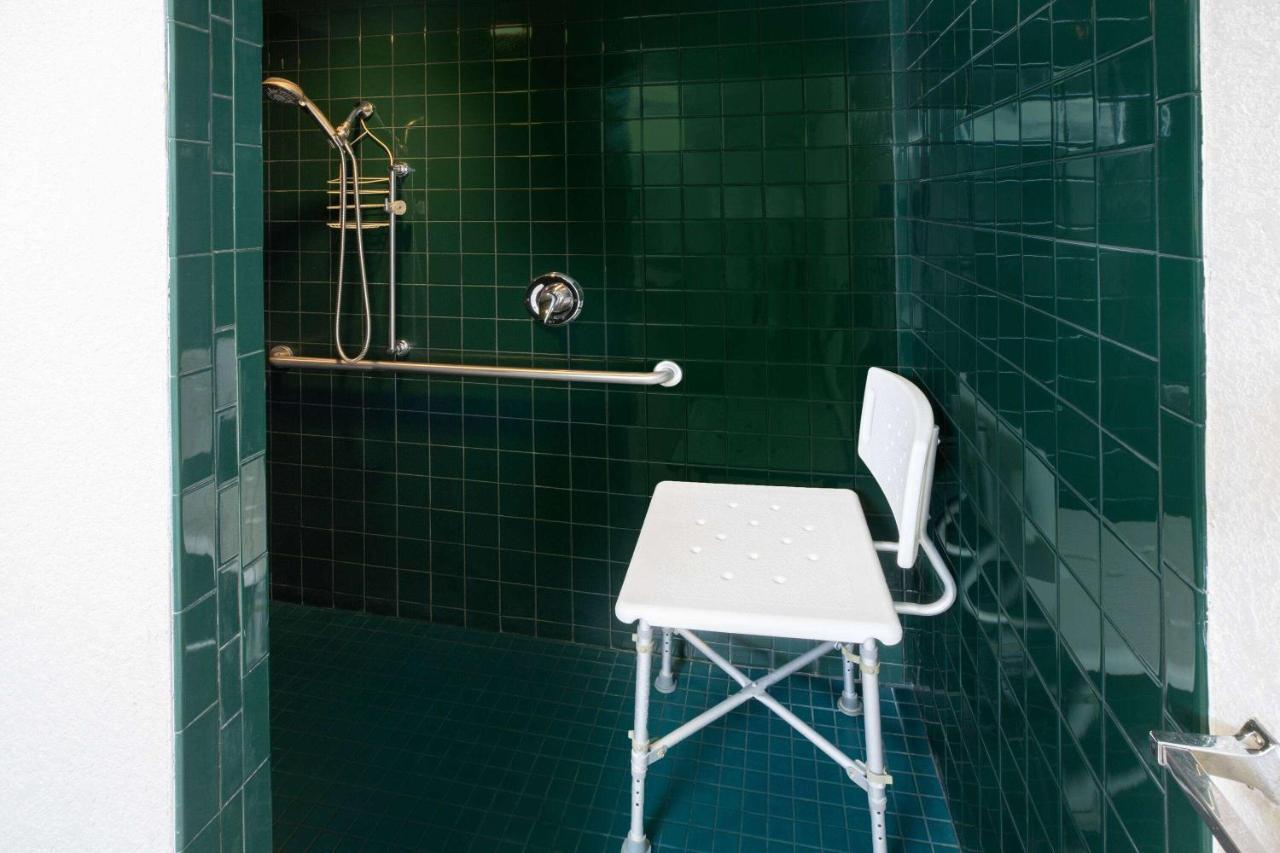 Hotel Super 8 By Wyndham Seguin Exteriér fotografie
